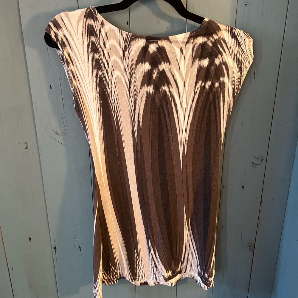 Abstract Patterned Women's Top. Size Small